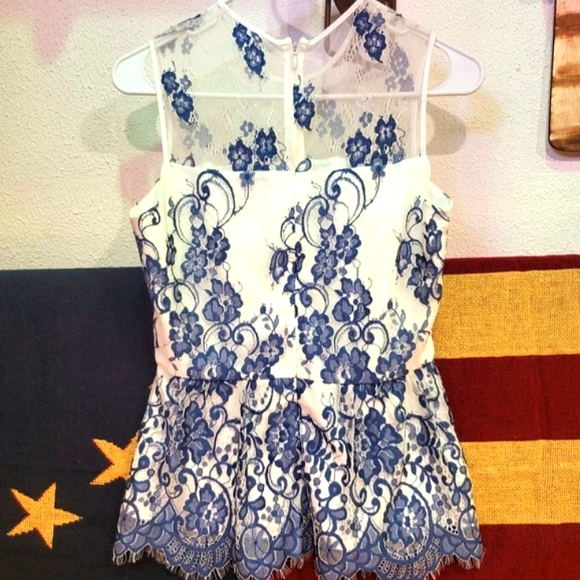 Devlin flower lace blouse M - Picture 2 of 4